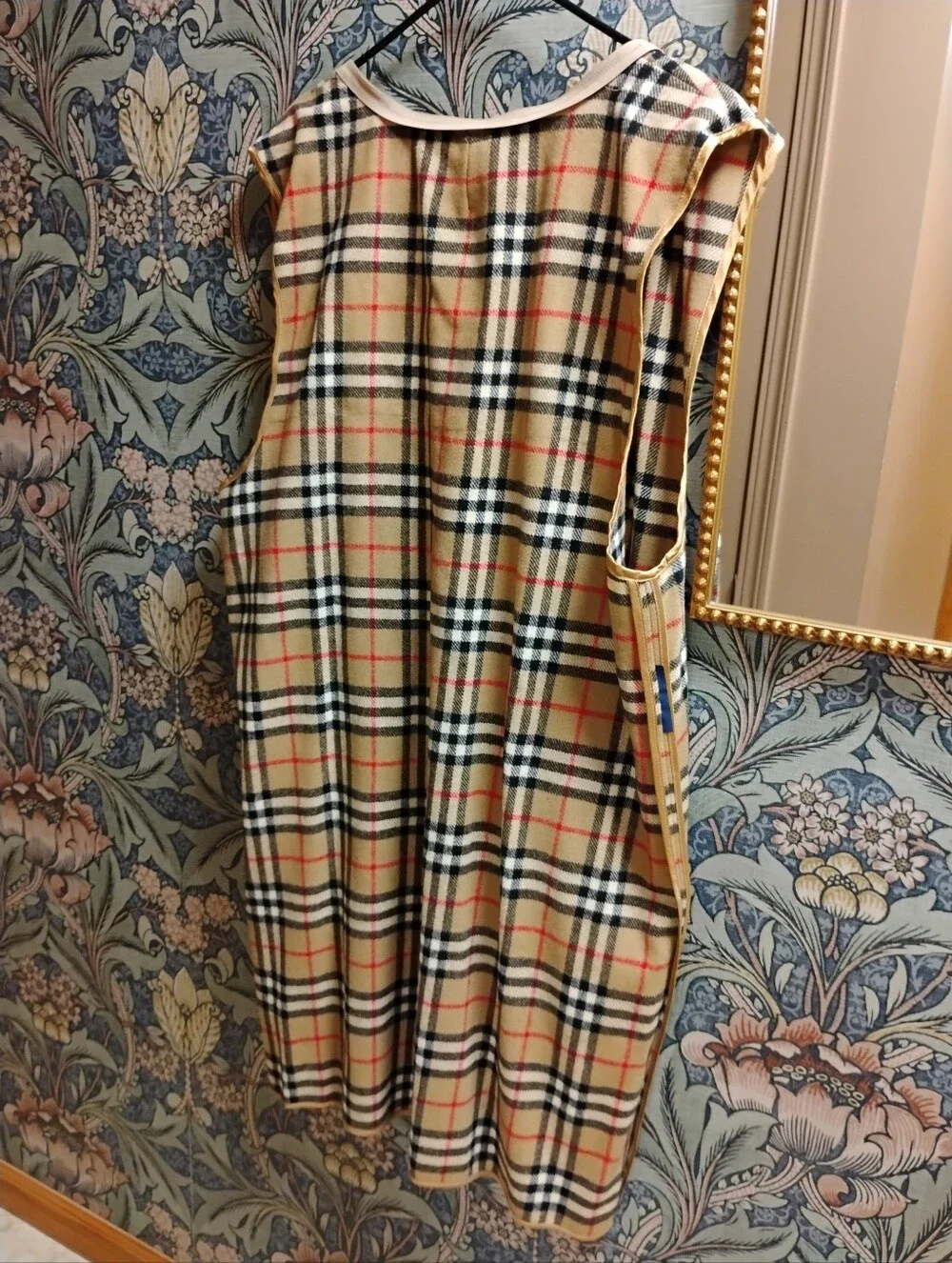 Vintage Burberry Beige Trench Coat with Removable Liner - Picture 11 of 16